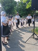 Stavanie mája - dekoratívna grafika